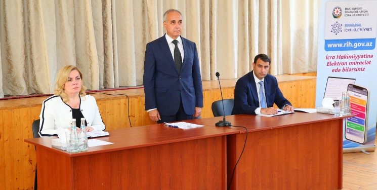 25 sentyabr 2023-cü il tarixində Binəqədi Rayon İcra Hakimiyyətinin başçısı Elxan Allahverdiyevin 6-cı mikrorayon sakinləri ilə səyyar qəbulu keçirildi