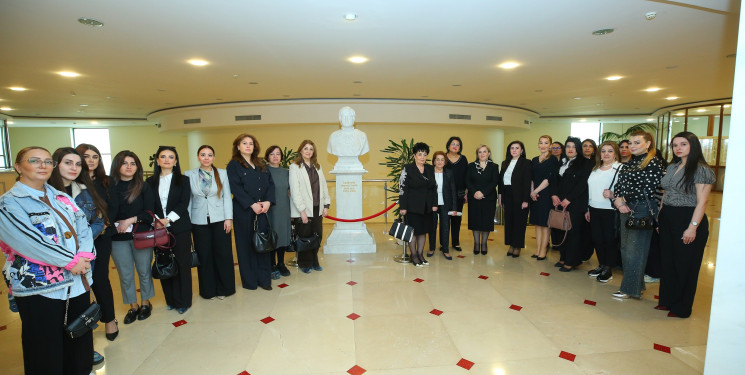 Binəqədi rayonunda Azərbaycan tibb elminin inkişafında müstəsna xidmətləri olan görkəmli alim, Əməkdar elm xadimi, tibb elmləri doktoru, professor, akademik Zərifə xanım Əliyevanın anadan olmasının 103 illiyi münasibətilə Milli Oftalmologiya Mərkəzində Xatirə muzeyinə ziyarət təşkil olundu