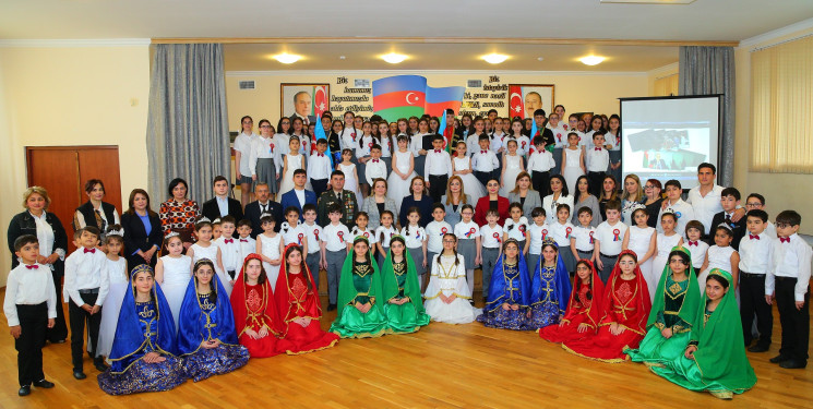 Binəqədi rayonu 157 № li tam orta məktəbdə Azərbaycan xalqının ümummilli lideri Heydər Əliyevin 100 illik yubileyinə həsr olunmuş “Əsrlərin Dahi Lideri” adlı tədbir keçirildi
