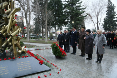 20 Yanvar faciəsinin 33-cü ildönümü ilə əlaqədar  Biləcəri qəsəbəsində yerləşən "20 Yanvar" şəhidlərinin xatirə parkında ucaldılmış “Güllə yağışı” abidəsi ziyarəti