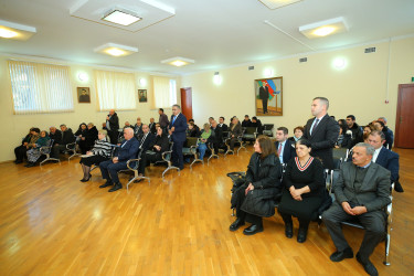 18 dekabr 2025-ci il tarixində Binəqədi Rayon İcra Hakimiyyətinin başçısı Elxan Allahverdiyevin 9-cu mikrorayon sakinləri ilə səyyar qəbulu