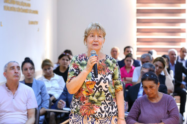 11 sentyabr 2025-ci il tarixində Binəqədi Rayon İcra Hakimiyyətinin başçısı Elxan Allahverdiyevin 7-ci mikrorayon sakinləri ilə səyyar qəbulu