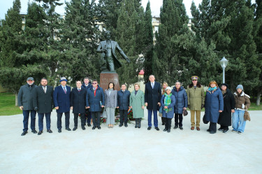 15 yanvar 2026-cı il tarixində Binəqədi rayonunda ucaldılan dahi rumın bəstəkarı Corce Eneskunun abidəsi önündə Rumıniya Mədəniyyət Günü münasibətilə tədbir