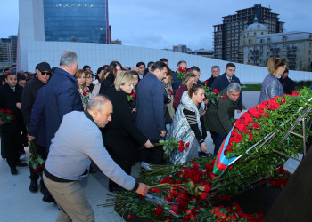 27 Sentyabr 2025-ci il tarixində Anım Gününün beşinci ildönümünün qeyd olunması ilə əlaqədar Binəqədi rayon ictimaiyyətinin Zəfər parkının ərazisində Vətən uğrunda canından keçmiş şəhidlərimizin əziz xatirəsinə ucaldılmış 8 Noyabr  - Zəfər abidəsini ziyarəti