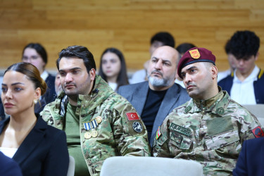 3 noyabr 2025-ci il tarixində “İdrak” liseyində 8 Noyabr-Zəfər Gününün beşinci ildönümünə həsr olunmuş "Zəfərin qəhrəmanları: şəhidlər və qazilər" adlı tədbir