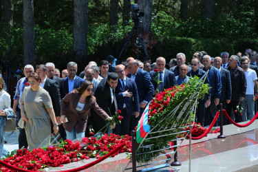 10 may 2026-cı il tarixində Ümummilli Lideri Heydər Əliyevin anadan olmasının 103-cü ildönümü münasibətilə Fəxri Xiyabanda Ulu Öndərin abidəsinin ziyarət edilməsi