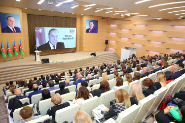 Binəqədi rayonunda Azərbaycan xalqının Ümummilli Lideri Heydər Əliyevin anadan olmasının 100 illik yubileyinə həsr olunmuş təntənəli rəsmi yığıncaq