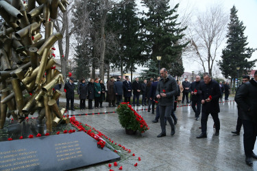 20 Yanvar faciəsinin 33-cü ildönümü ilə əlaqədar  Biləcəri qəsəbəsində yerləşən "20 Yanvar" şəhidlərinin xatirə parkında ucaldılmış “Güllə yağışı” abidəsi ziyarəti