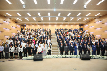 01 oktyabr 2025-ci il tarixində Binəqədi rayonunda fəaliyyət göstərən orta ümumtəhsil müəssisələrində təhsil ilinin yekunlarına və 5 Oktyabr - “Beynəlxalq Müəllim Günü”nə həsr olunmuş “Konstitusiya və Suverenlik İli: Təhsil və Gələcək Nəsillər” adlı təhsil konfransı