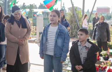 8 Noyabr- “Zəfər Günü”nün beşinci ildönümü ilə əlaqədar Binəqədi rayonunda şəhidlərimizin əziz xatirəsinin yad edilməsi