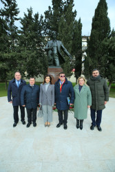 15 yanvar 2026-cı il tarixində Binəqədi rayonunda ucaldılan dahi rumın bəstəkarı Corce Eneskunun abidəsi önündə Rumıniya Mədəniyyət Günü münasibətilə tədbir