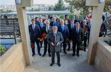 8 Noyabr- “Zəfər Günü”nün beşinci ildönümü ilə əlaqədar Binəqədi rayonunda şəhidlərimizin əziz xatirəsinin yad edilməsi