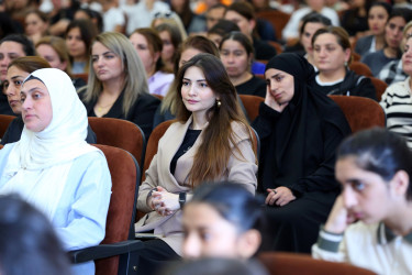 23 oktyabr 2025-ci il tarixində “Konstitusiya və Suverenlik İli” çərçivəsində Binəqədi rayonu 335 № li tam orta məktəbdə çətin həyat şəraitində olan yetkinlik yaşına çatmayanlar üçün sosial reabilitasiya və cəmiyyətə inteqrasiyası ilə bağlı tədbirlərin gücləndirilməsi, onlara tibbi və psixolojin dəstəyin göstərilməsi məqsədilə “Sən tək deyilsən!” mövzusunda maarifləndirici tədbir