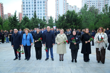 27 sentyabr 2025-ci il tarixində Binəqədi rayonunda Birinci Qarabağ, Aprel döyüşləri və Vətən müharibəsində, antiterror əməliyyatları zamanı şəhid olmuş qəhrəmanlarımızın əziz xatirəsinə ucaldılmış Memorial Kompleksin qarşısında 27 Sentyabr - Anım Gününün beşinci ildönümünə həsr olunmuş ümumrayon tədbiri