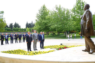 Binəqədi rayonunda Ulu öndər Heydər Əliyevin anadan olmasının 100 illik yubileyinə həsr olunmuş tədbir