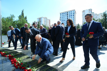 27 sentyabr 2026-cı il tarixində Binəqədi rayonunda Birinci Qarabağ, Aprel döyüşləri və Vətən müharibəsində, antiterror əməliyyatları zamanı şəhid olmuş qəhrəmanlarımızın əziz xatirəsinə ucaldılmış Memorial Kompleksin qarşısında 27 Sentyabr- Anım Gününə həsr olunmuş ümumrayon tədbiri