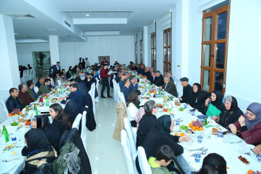 “Heydər” məscidində müqəddəs Ramazan ayı münasibətilə şəhid ailələri və qazilərə iftar süfrəsi