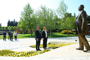 Azərbaycan xalqının ümummilli lideri Heydər Əliyevin anadan olmasının 100 illik yubileyinə həsr olunmuş “Heydər Əliyev və Azərbaycanda milli intibah dövrü” mövzusunda konfrans