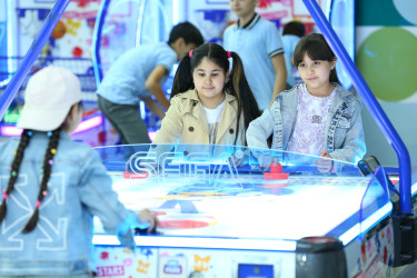 01.06.2025-ci il tarixində Binəqədi Rayon İcra Hakimiyyəti və Biləcəri qəsəbə Bələdiyyəsinin təşkilatçılığı ilə Heydər Əliyev adına İdman Sarayı-Konsert Kompleksində 1 İyun-“Uşaqların Beynəlxalq Müdafiəsi Günü”nə həsr olunmuş əyləncəli bayram tədbiri