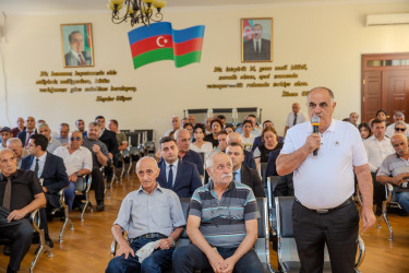 14 avqust 2025-ci il tarixində Binəqədi Rayon İcra Hakimiyyətinin başçısı Elxan Allahverdiyevin 7-ci mikrorayon sakinləri ilə səyyar qəbulu