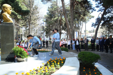 Azərbaycanın Respublikasının Milli Qəhrəmanı Fərhad Hümbətovun büstü qarşısında xatirəsinə həsr olunmuş tədbir 01.04.2025