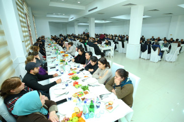 12 dekabr 2025-ci il tarixində Binəqədi Rayon İcra Hakimiyyətinin təşkilatçılığı ilə Heydər Məscidində xalqımızın Ümummilli Lideri Heydər Əliyevin əziz xatirəsinə ehsan süfrəsi