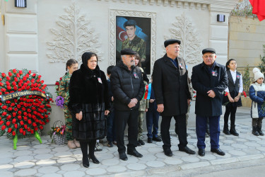 Şəhid Əhmədov İlqar Adil oğlunun yaşadığı evin qarşısında barelyefinin açılış mərasimi