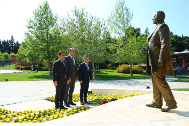 Azərbaycan xalqının ümummilli lideri Heydər Əliyevin anadan olmasının 100 illik yubileyinə həsr olunmuş “Heydər Əliyev və Azərbaycanda milli intibah dövrü” mövzusunda konfrans