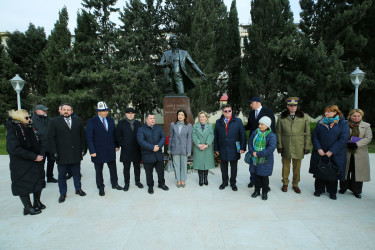 15 yanvar 2026-cı il tarixində Binəqədi rayonunda ucaldılan dahi rumın bəstəkarı Corce Eneskunun abidəsi önündə Rumıniya Mədəniyyət Günü münasibətilə tədbir