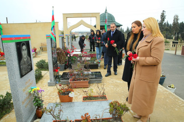 2 Fevral - Azərbaycan Gəncləri Günü münasibətilə şəhidlik zirvəsinə ucalmış qəhrəman gənclərimizin məzarları ziyarət edilməsi