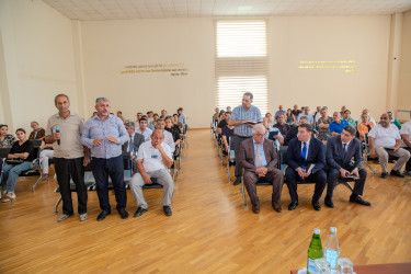 12 avqust 2025-ci il tarixində Binəqədi Rayon İcra Hakimiyyətinin başçısı Elxan Allahverdiyevin Binəqədi qəsəbə sakinləri ilə səyyar qəbulu