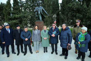 15 yanvar 2026-cı il tarixində Binəqədi rayonunda ucaldılan dahi rumın bəstəkarı Corce Eneskunun abidəsi önündə Rumıniya Mədəniyyət Günü münasibətilə tədbir