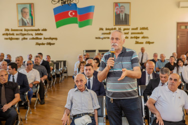 14 avqust 2025-ci il tarixində Binəqədi Rayon İcra Hakimiyyətinin başçısı Elxan Allahverdiyevin 7-ci mikrorayon sakinləri ilə səyyar qəbulu