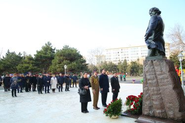 Dahi rumın bəstəkarı, skripkaçı, dirijor və mahir musiqiçi Corce Eneskunun adını daşıyan parkda Rumıniyanın Milli Mədəniyyət Gününə həsr olunmuş tədbir