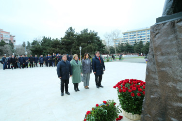 15 yanvar 2026-cı il tarixində Binəqədi rayonunda ucaldılan dahi rumın bəstəkarı Corce Eneskunun abidəsi önündə Rumıniya Mədəniyyət Günü münasibətilə tədbir