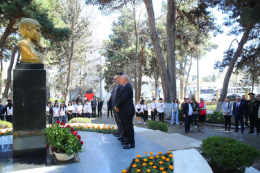 Azərbaycanın Respublikasının Milli Qəhrəmanı Fərhad Hümbətovun büstü qarşısında xatirəsinə həsr olunmuş tədbir 01.04.2025