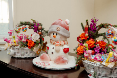 24 dekabr 2025-ci il tarixində “Təmiz Dünya” Qadınlara Yardım İctimai Birliyinin sığınacaq mərkəzində yaşayan uşaqlar üçün bayram şənliyi