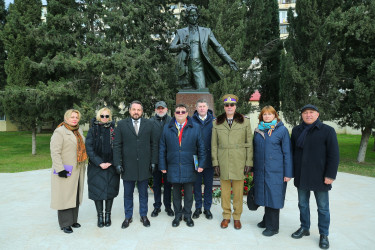 15 yanvar 2026-cı il tarixində Binəqədi rayonunda ucaldılan dahi rumın bəstəkarı Corce Eneskunun abidəsi önündə Rumıniya Mədəniyyət Günü münasibətilə tədbir
