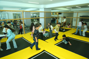 01.06.2025-ci il tarixində Binəqədi Rayon İcra Hakimiyyəti və Biləcəri qəsəbə Bələdiyyəsinin təşkilatçılığı ilə Heydər Əliyev adına İdman Sarayı-Konsert Kompleksində 1 İyun-“Uşaqların Beynəlxalq Müdafiəsi Günü”nə həsr olunmuş əyləncəli bayram tədbiri