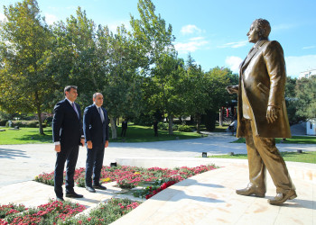 01 oktyabr 2025-ci il tarixində Binəqədi rayonunda fəaliyyət göstərən orta ümumtəhsil müəssisələrində təhsil ilinin yekunlarına və 5 Oktyabr - “Beynəlxalq Müəllim Günü”nə həsr olunmuş “Konstitusiya və Suverenlik İli: Təhsil və Gələcək Nəsillər” adlı təhsil konfransı