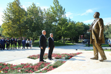 01 oktyabr 2025-ci il tarixində Binəqədi rayonunda fəaliyyət göstərən orta ümumtəhsil müəssisələrində təhsil ilinin yekunlarına və 5 Oktyabr - “Beynəlxalq Müəllim Günü”nə həsr olunmuş “Konstitusiya və Suverenlik İli: Təhsil və Gələcək Nəsillər” adlı təhsil konfransı