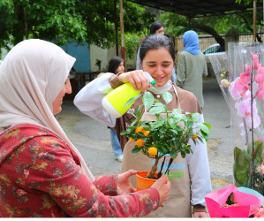 “Cığır" mənəvi dəyərlərin inkişafına dəstək ictimai birliyinin keçirdiyi "Sosial Bazar" istiqamətində başlanan "Qutabdan-Kitaba" adlı sosial layihə çərçivəsində xeyriyyə tədbiri