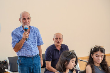 12 avqust 2025-ci il tarixində Binəqədi Rayon İcra Hakimiyyətinin başçısı Elxan Allahverdiyevin Binəqədi qəsəbə sakinləri ilə səyyar qəbulu