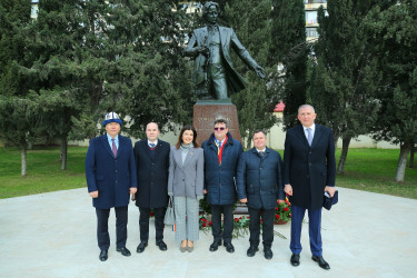 15 yanvar 2026-cı il tarixində Binəqədi rayonunda ucaldılan dahi rumın bəstəkarı Corce Eneskunun abidəsi önündə Rumıniya Mədəniyyət Günü münasibətilə tədbir