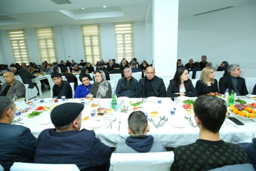 12 dekabr 2025-ci il tarixində Binəqədi Rayon İcra Hakimiyyətinin təşkilatçılığı ilə Heydər Məscidində xalqımızın Ümummilli Lideri Heydər Əliyevin əziz xatirəsinə ehsan süfrəsi