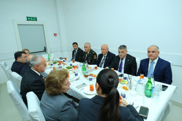 12 dekabr 2025-ci il tarixində Binəqədi Rayon İcra Hakimiyyətinin təşkilatçılığı ilə Heydər Məscidində xalqımızın Ümummilli Lideri Heydər Əliyevin əziz xatirəsinə ehsan süfrəsi