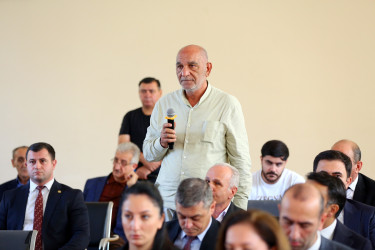 23 sentyabr 2025-ci il tarixində Binəqədi Rayon İcra Hakimiyyətinin başçısı Elxan Allahverdiyevin 9-cu mikrorayon sakinləri ilə səyyar qəbulu