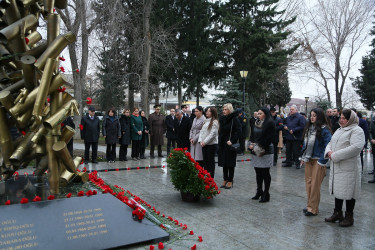 20 Yanvar faciəsinin 33-cü ildönümü ilə əlaqədar  Biləcəri qəsəbəsində yerləşən "20 Yanvar" şəhidlərinin xatirə parkında ucaldılmış “Güllə yağışı” abidəsi ziyarəti