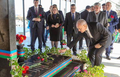 8 Noyabr- “Zəfər Günü”nün beşinci ildönümü ilə əlaqədar Binəqədi rayonunda şəhidlərimizin əziz xatirəsinin yad edilməsi