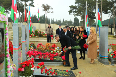 2 Fevral - Azərbaycan Gəncləri Günü münasibətilə şəhidlik zirvəsinə ucalmış qəhrəman gənclərimizin məzarları ziyarət edilməsi